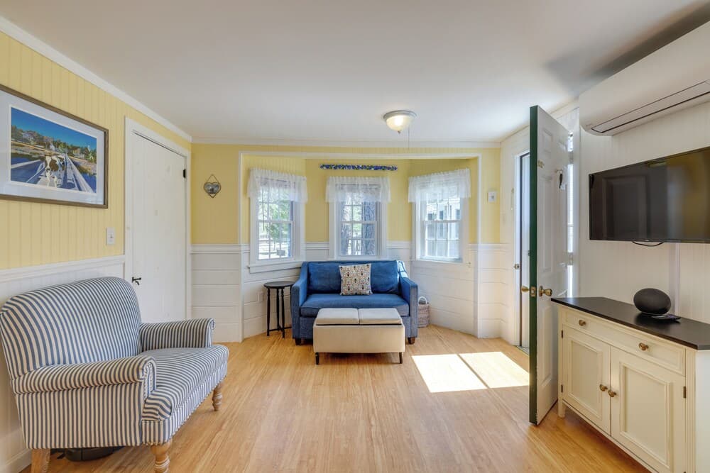 2 Mi to Coastline: Cozy Wellfleet Escape w/ Deck