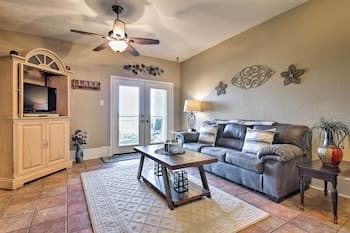 New-1st-floor Condo W/balcony+patio on Canyon Lake