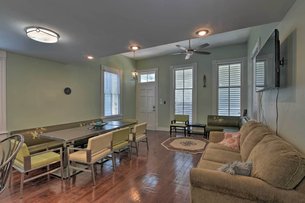 Home w/ Patio & Grill: 2 Mi to Galveston Seawall!