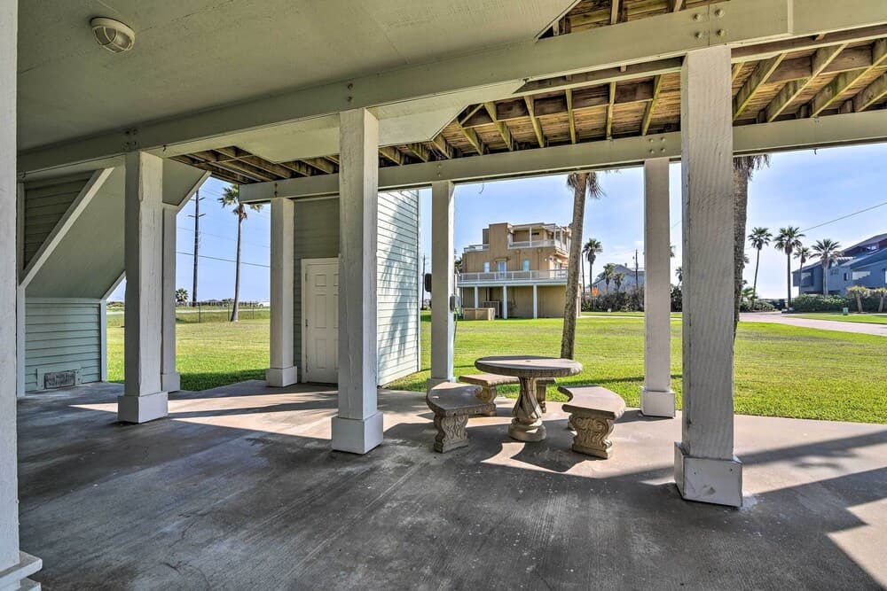 Ocean-view 'kahala Beach Bliss' Home in Galveston!
