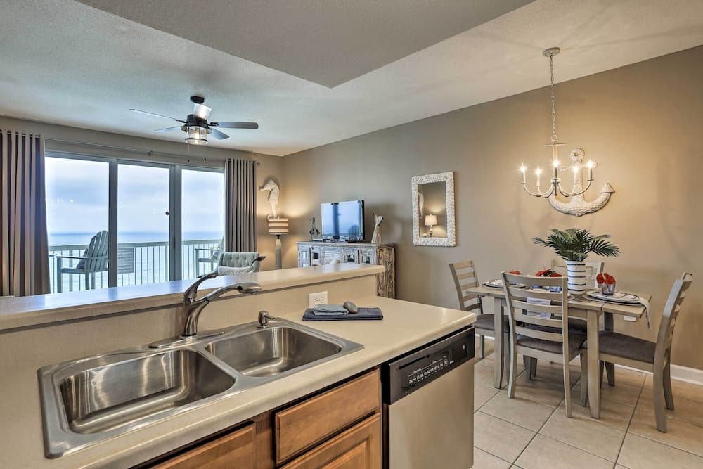 Resort Pool, Gym & Hot Tub: Beachfront PCB Condo!