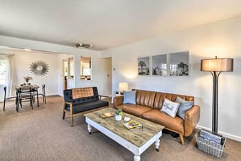 Stylish Twentynine Palms Home w/ Fire Pit!