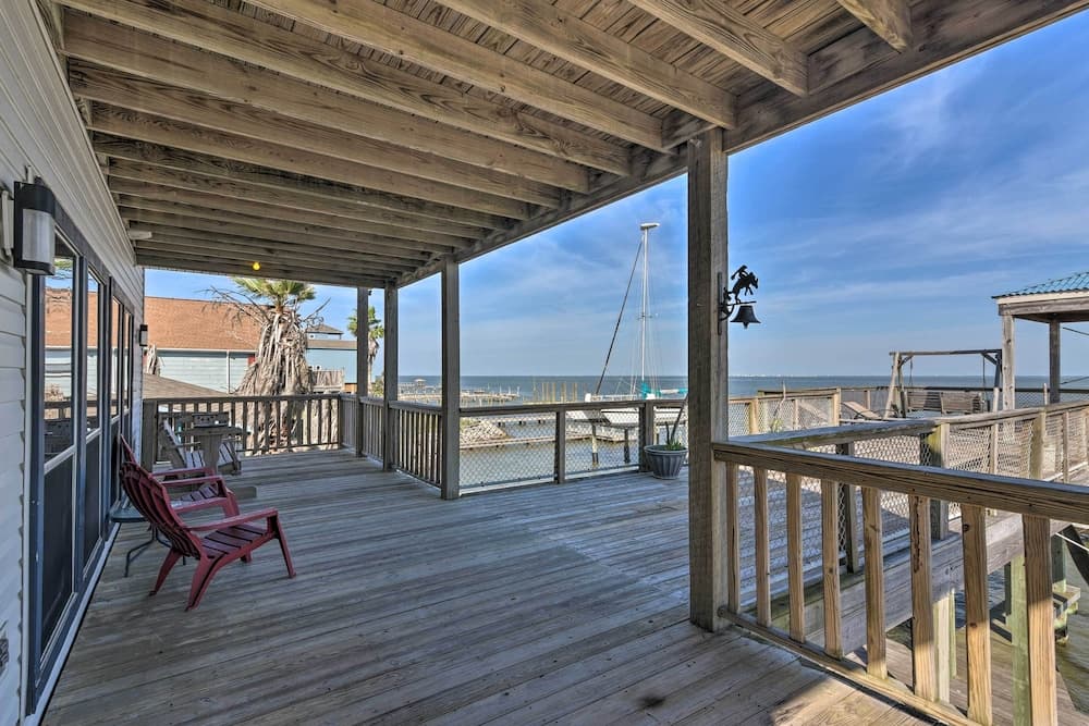 Bayfront Fishing Pier: Galveston Island Home!