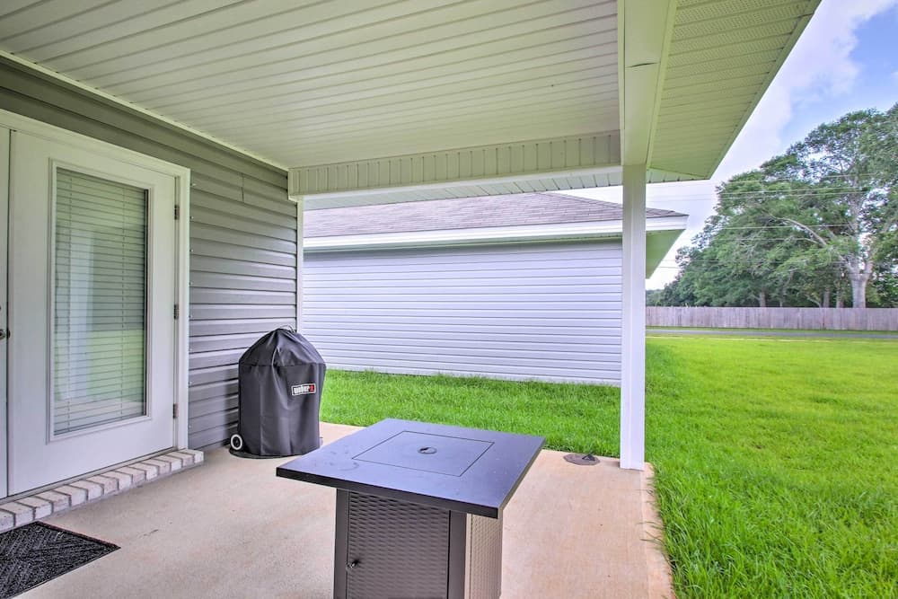 Musical Pensacola Home w/ Fire Pit + Grill!