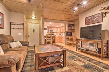 Cozy Family Condo in Mammoth Lakes w/ Balcony