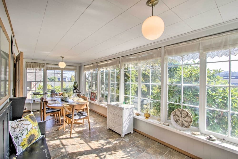 Fire Pit, Views & Beach Access: Waterfront Escape!