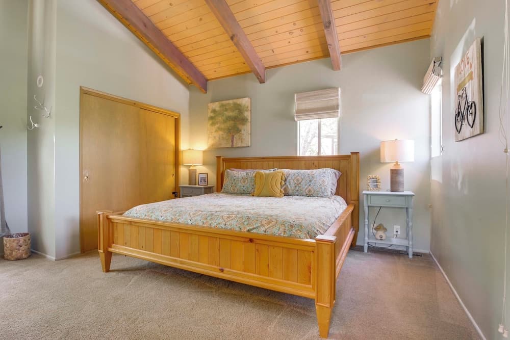 Lake Arrowhead Family Home w/ Game Room