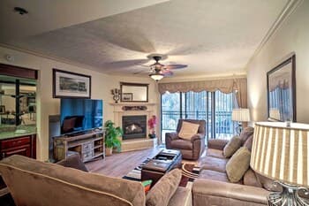 Top-floor Condo w/ Mountain Views - Walk to Dtwn!