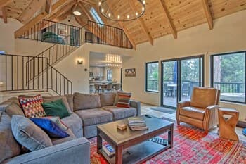 Cozy Lake Arrowhead Home w/ Deck < 20 Mi to Skiing