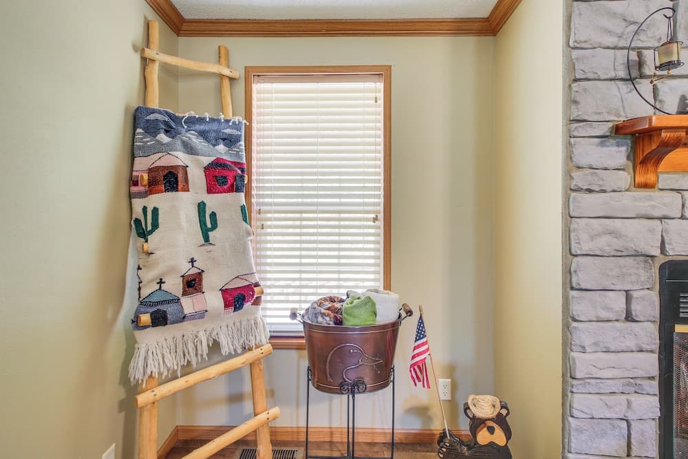 Lakefront Arkansas Home w/ Dock & Sunroom