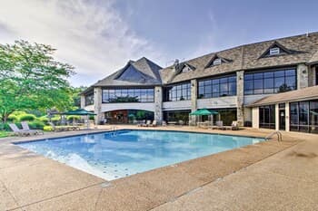 Walk-in Resort Condo, Near Silver Dollar City