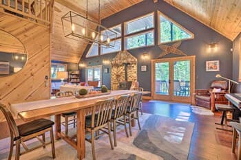 Mod Alpine Cabin w/ Hot Tub, Game Room & Fire Pit!