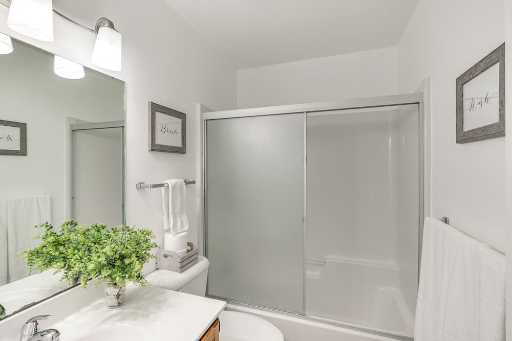 Screened Balcony & Views: Modern Osage Beach Condo