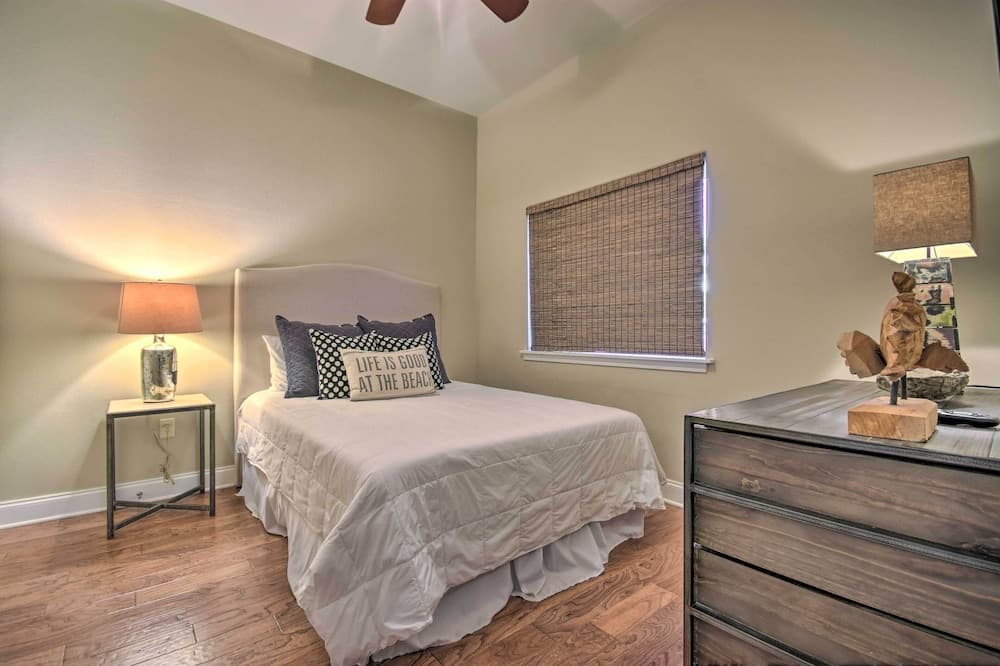 Miramar Beach Home: Patio, Pool, Walk to Gulf!