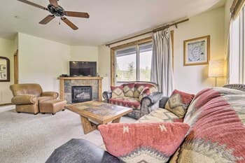 Spacious Truckee Condo < 3 Mi to Donner Lake!