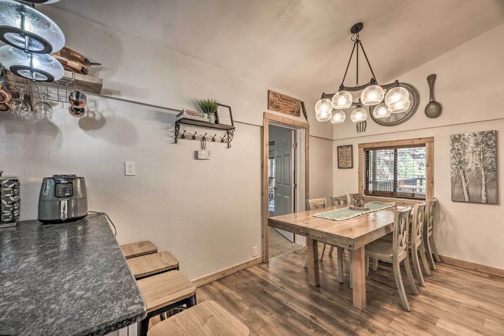 Tranquil Cabin w/ Stream & Deck Near Dtwn Ruidoso!