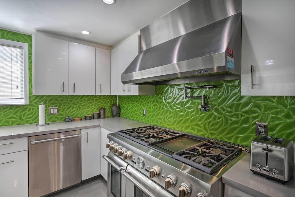 Palm Springs Home: Casita + Fire Pit!