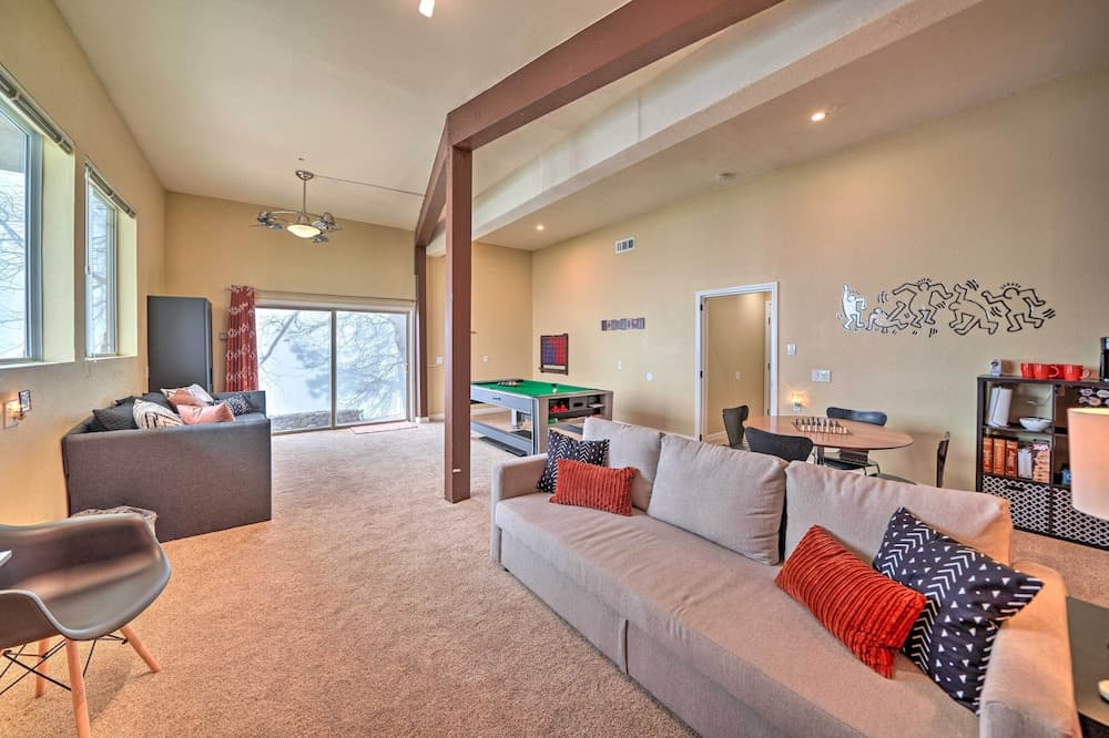 Secluded Home on 1-acre Lot w/ Unparalleled Views