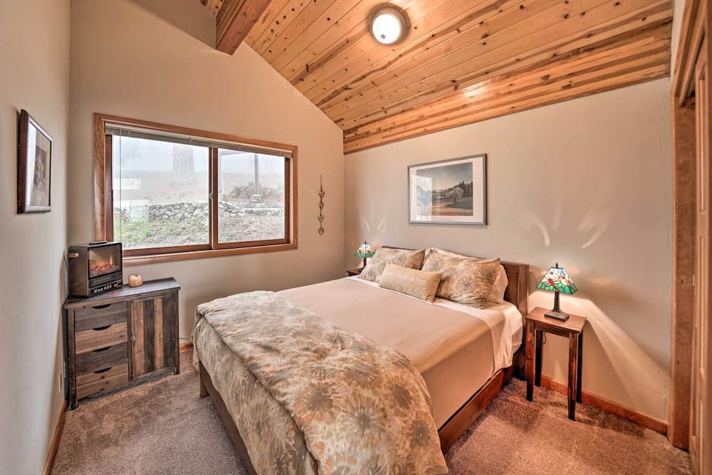 Secluded Home on 1-acre Lot w/ Unparalleled Views