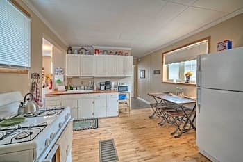 Cozy Cottage w/ Yard - Walk to Downtown Red Lodge!