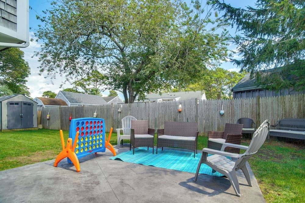 Walk to Beach: Quaint Dennis Home w/ Deck + Grill!