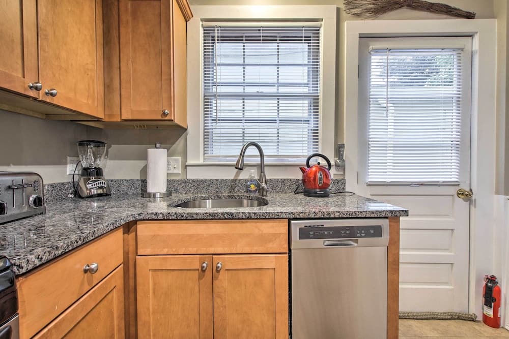 Inviting Salem Apartment Near Waterfront & Museums
