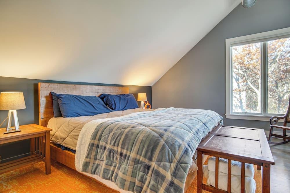 1 Mi to Ferry & Beach: Waterfront Hyannis Home!