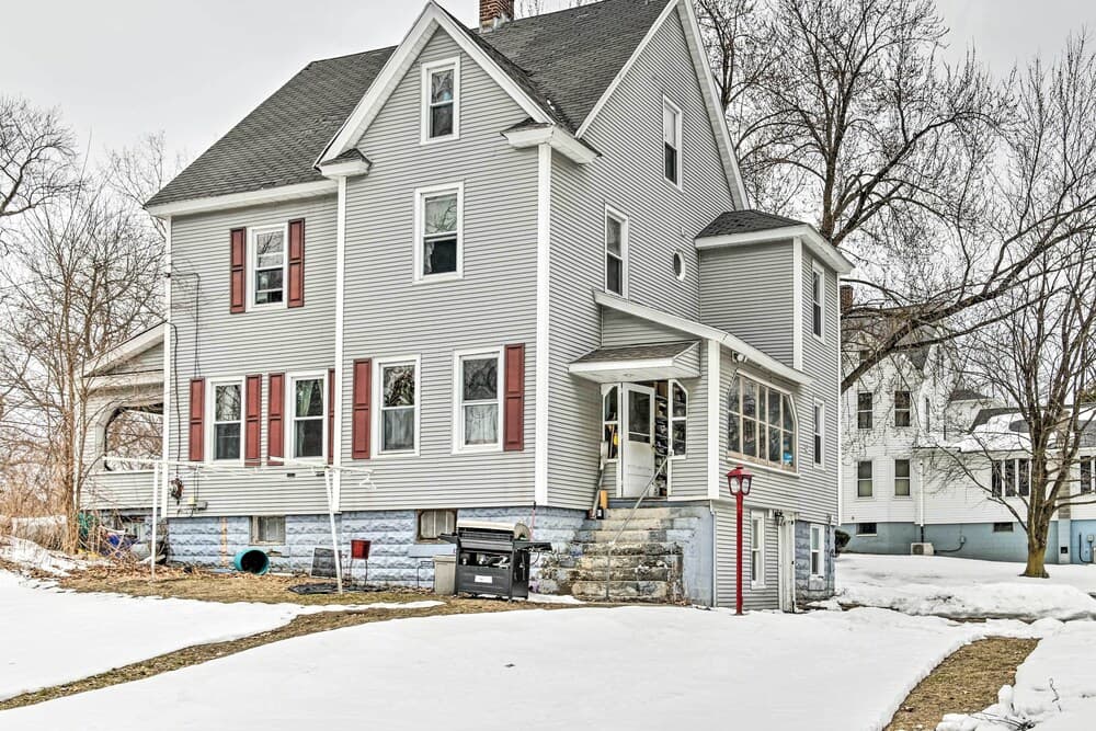 Cozy Agawam Studio w/ Yard: 2 Miles to Six Flags!