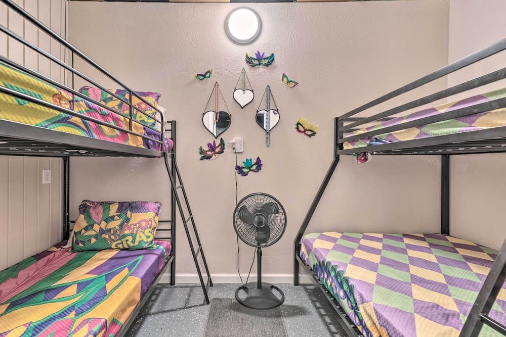 'the Float Yard' Pensacola Home w/ Pool Table