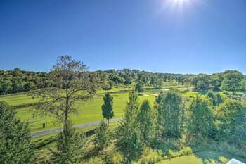 Branson Condo w/ Pool: 1 Block to The Strip!