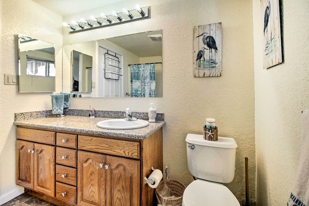 Lakefront Retreat w/ Dock, Paddle Boards & Kayaks!