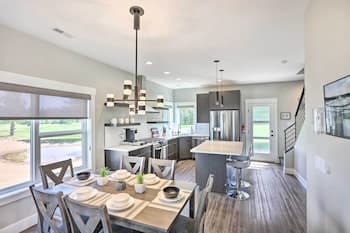 Brand New Red Lodge Home w/ Private Hot Tub!