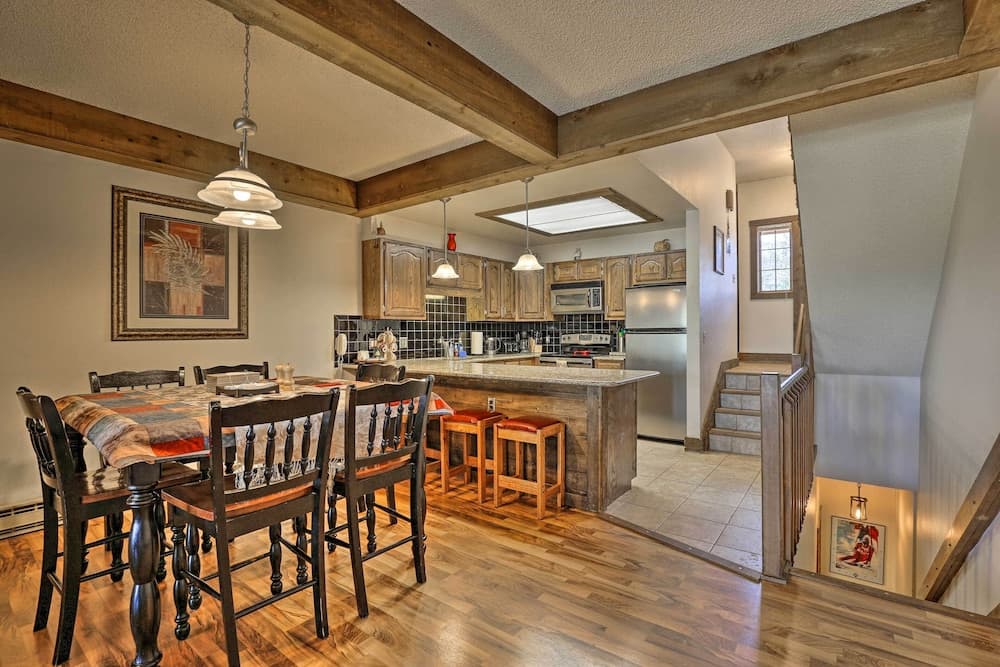 2 Mi to Lake Dillon: Spacious Condo w/ Mtn Views