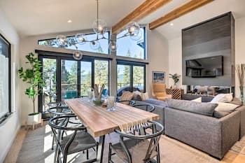 Chic & Spacious Lake Tahoe House w/ Hot Tub