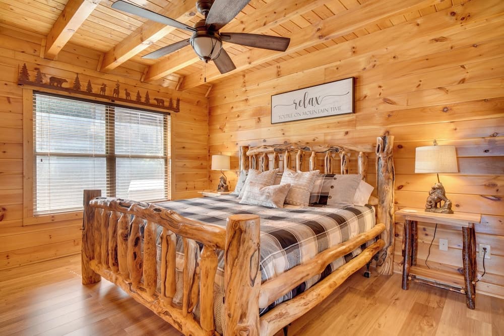 Private Hot Tub: Hatcher Mountain Getaway