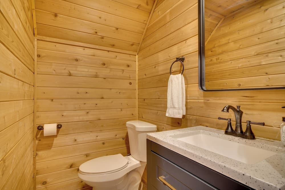 Private Hot Tub: Hatcher Mountain Getaway