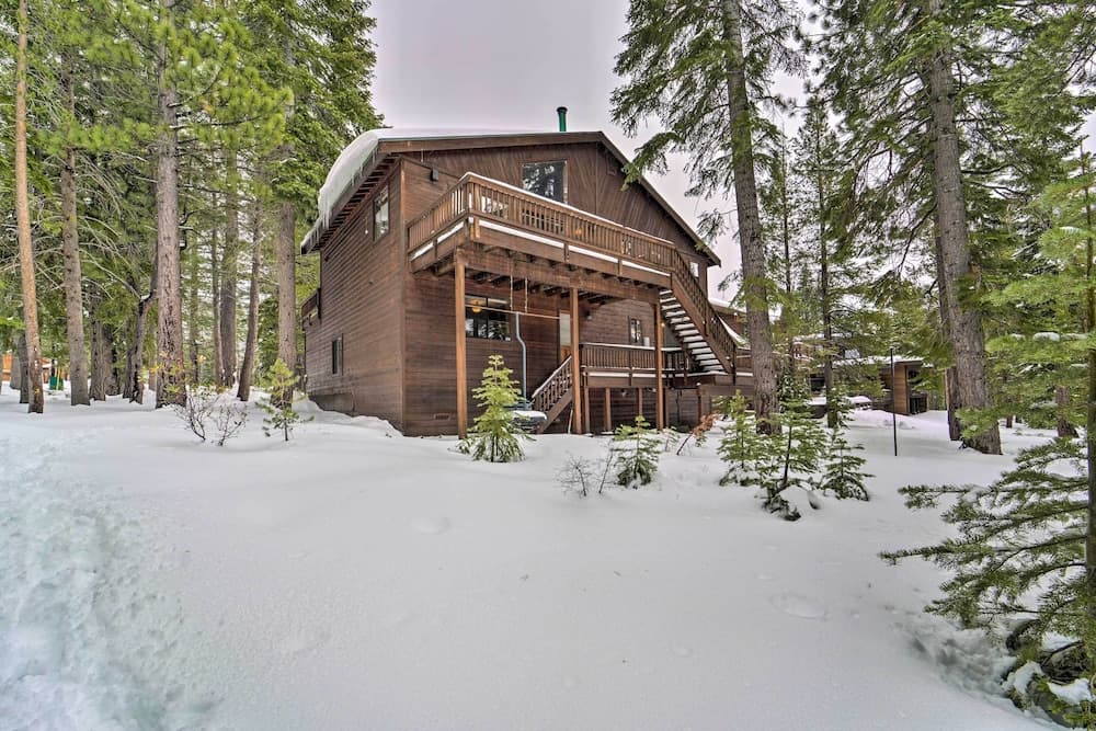 Updated Tahoe Donner Cabin w/ Golf Course Views!