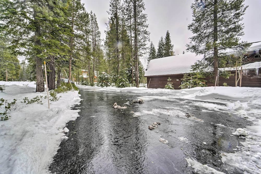 Updated Tahoe Donner Cabin w/ Golf Course Views!