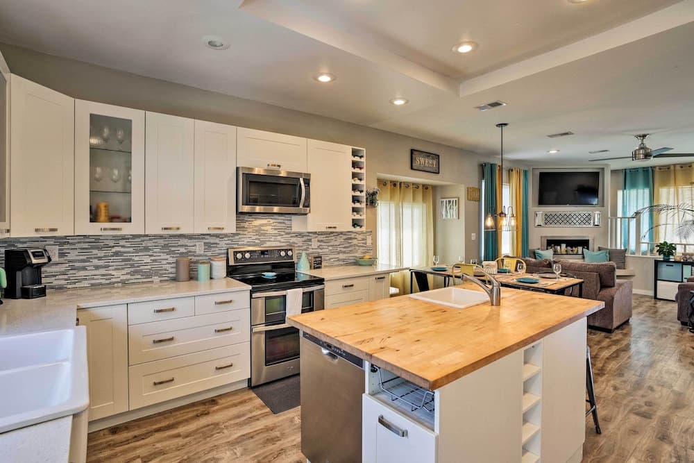 7 Mi to Dtwn Denver: Arvada Home w/ Patio