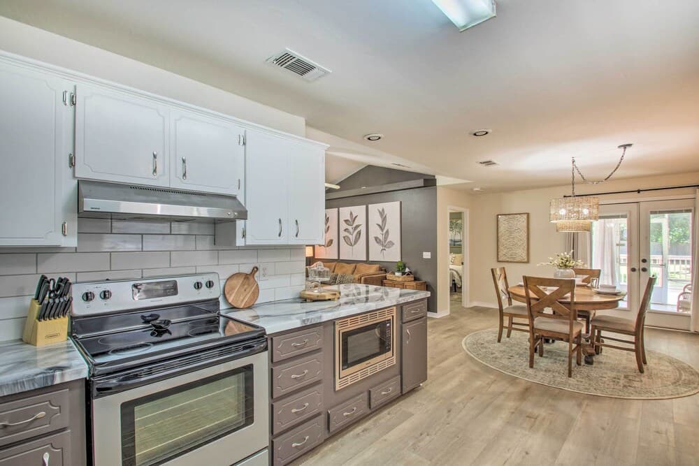 Cozy-modern Pensacola Home: Large Yard, Grill