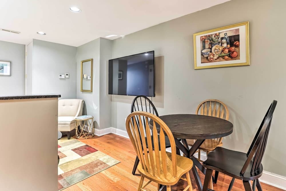 Modern Philly Apt in the Heart of Downtown!