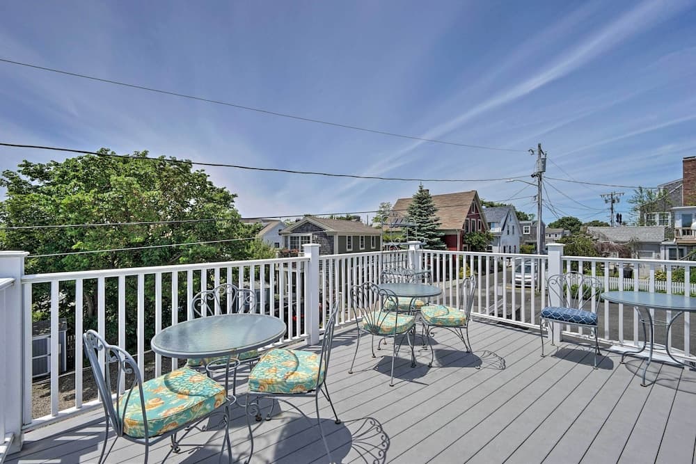 'captain's Quarters' Updated Provincetown Apt