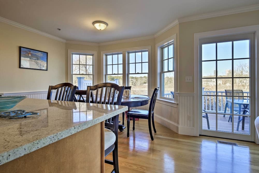 1 Mi to Town & Oyster Pond Beach: Chatham Retreat