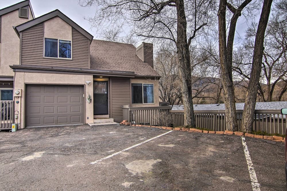 Manitou Springs Escape w/ A/C & Private Deck!
