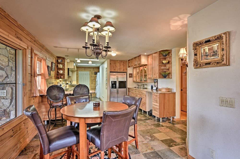 40-acre Farm w/ Animals & Fishing in Sebring!