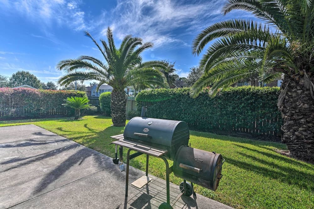 Family-friendly Home ~ 12 Mi to Space Center!