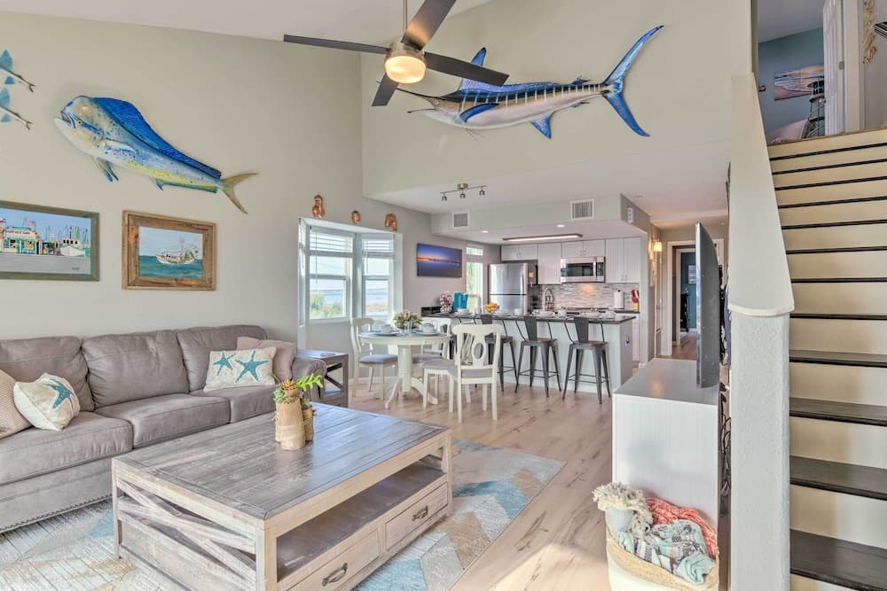Beachy Rockport Condo w/ Pool & Fishing Pier!