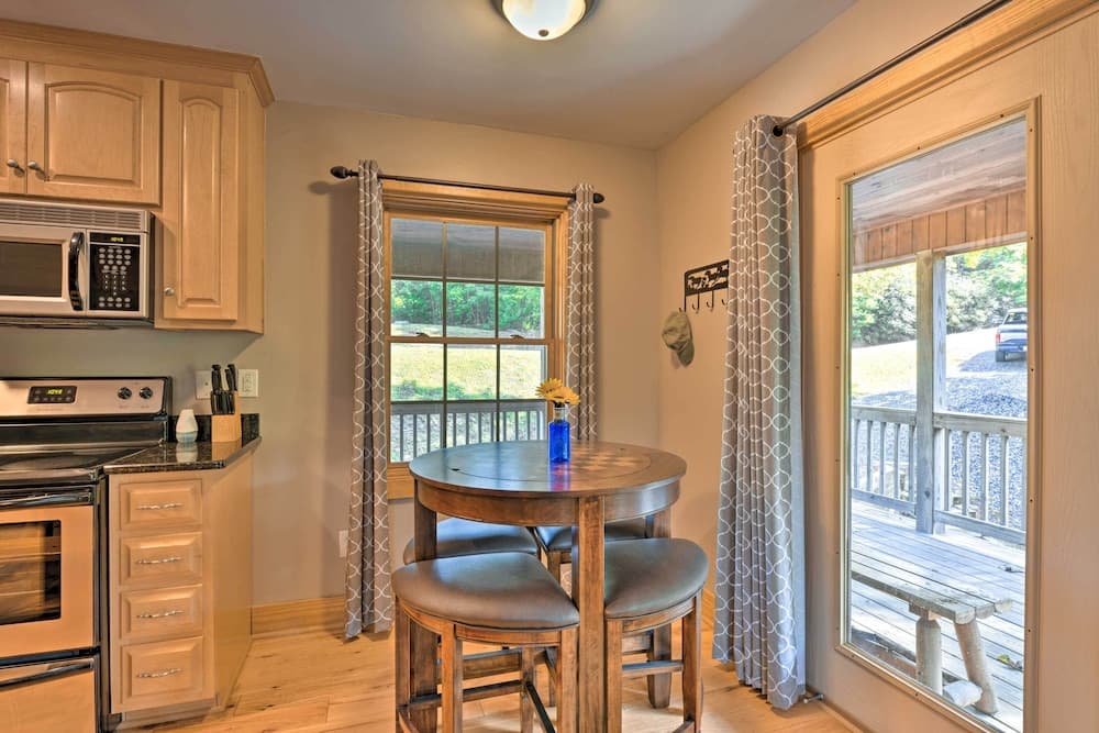 'A Bit of Heaven' Cabin < 13 Miles From Boone!