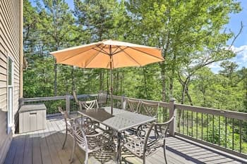 Peaceful Pisgah Mountain Getaway w/ Hot Tub!