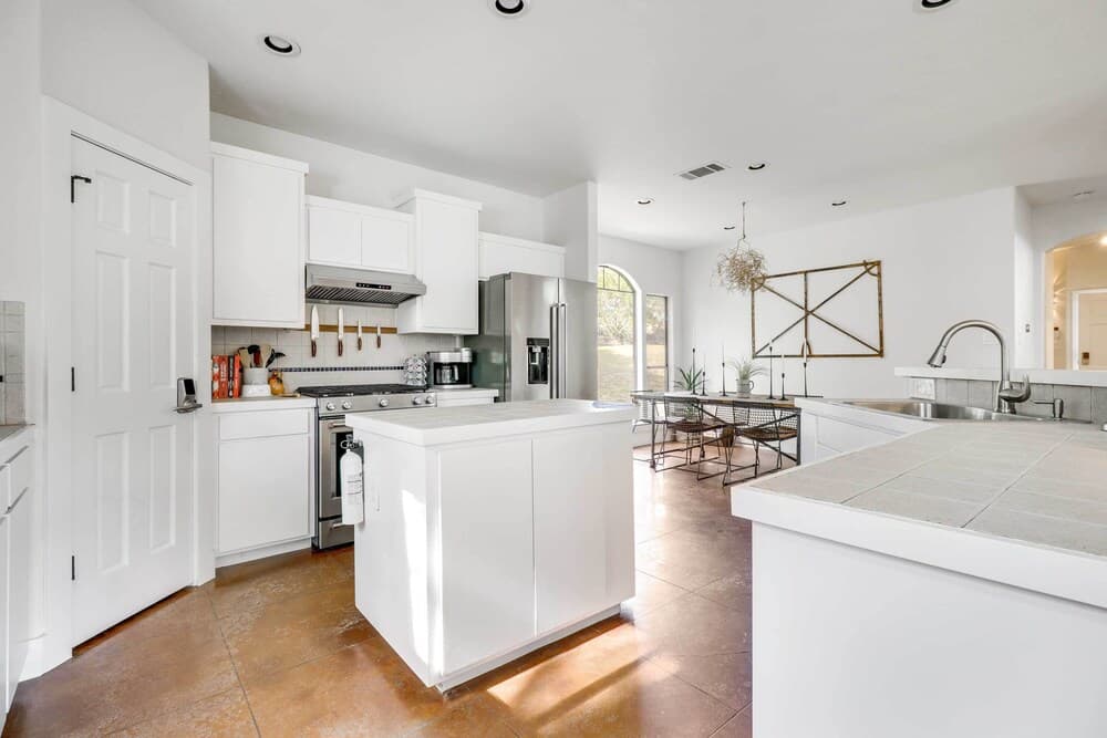 Shaded Getaway w/ BBQ & Fire Pit in Austin!